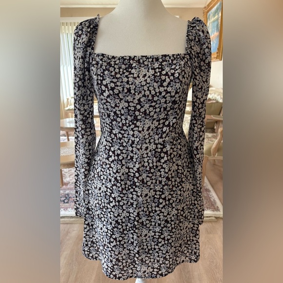 Abercrombie & Fitch Dresses & Skirts - Abercrombie & Fitch Ditsy Floral Long Sleeve Dress - Size S